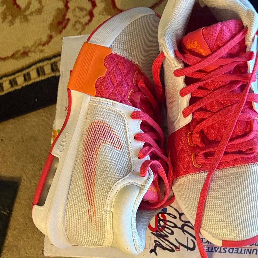 Men’s 8.5 Nike lebrons Witness‎ 8